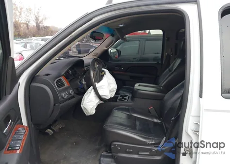 2011 Chevrolet Suburban 1500 Lt1 z USA, uszkodzony, nr VIN 1GNSKJE37BR386627